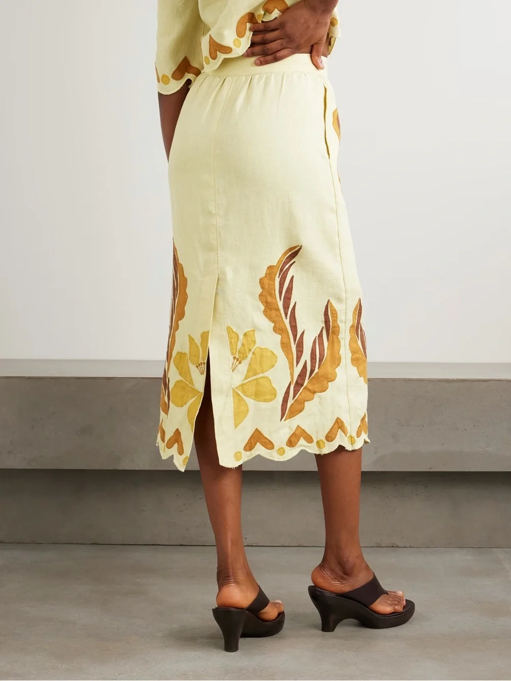 Farm Rio: SUMMER CUTWORK
SAND SKIRT - Picture 3 of 15